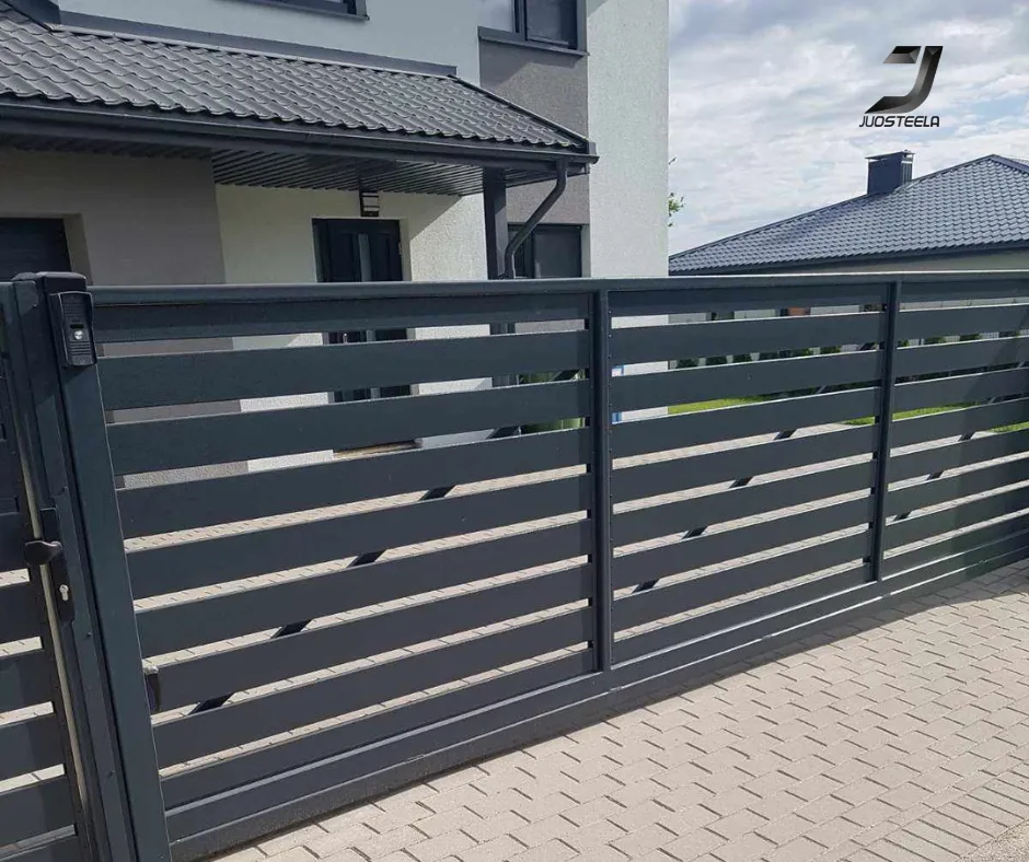 Vartai su ažurinio polisado užpildu
