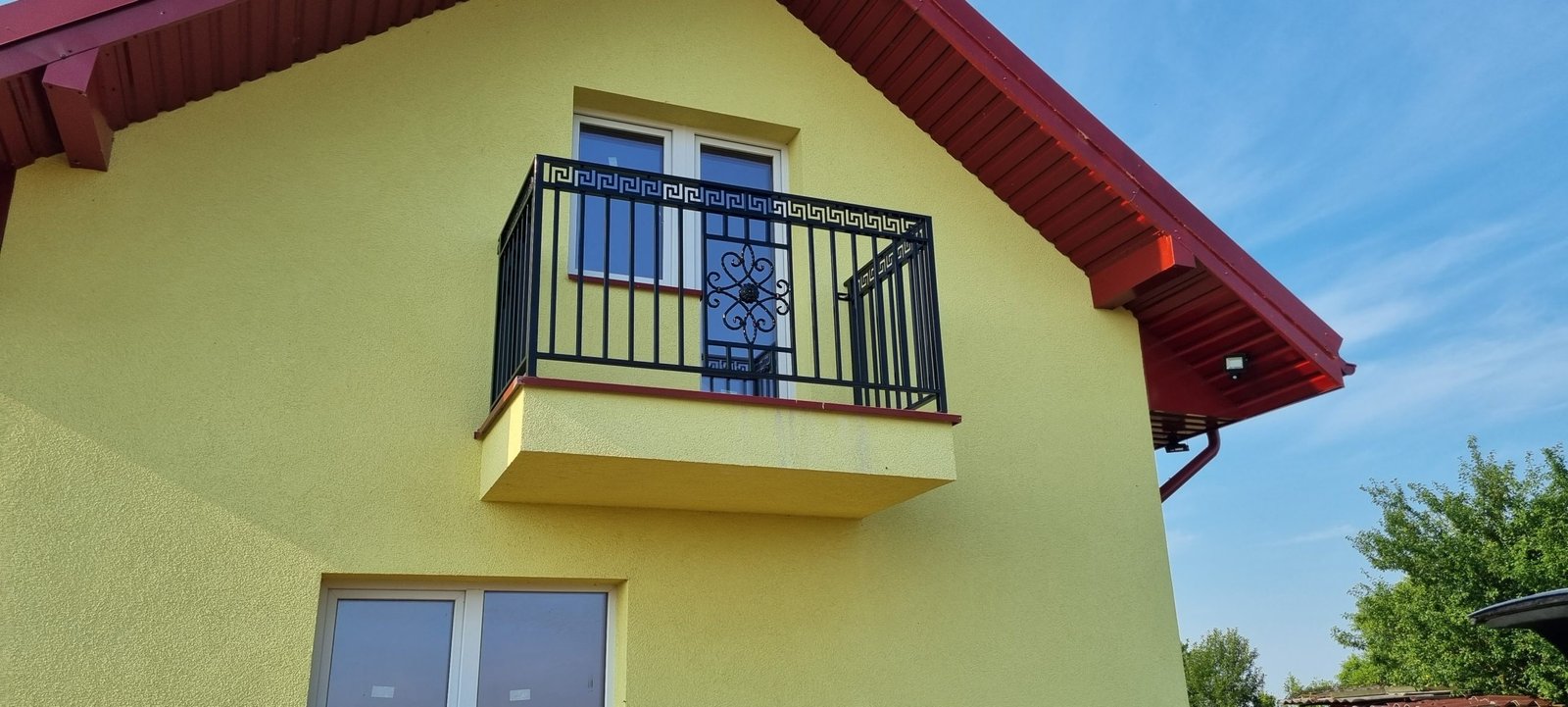 balkono atitvarai su kalviniais elemetais