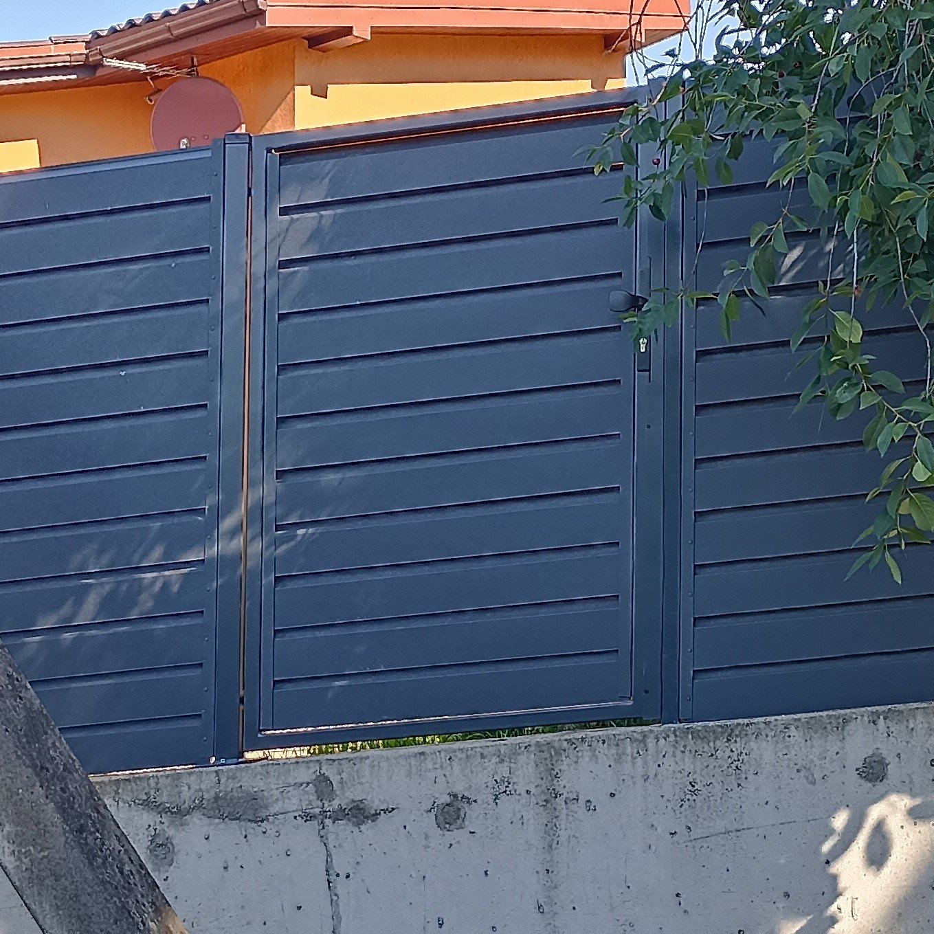 Varteliai su rombo užpildu ant nuožulnaus pamato